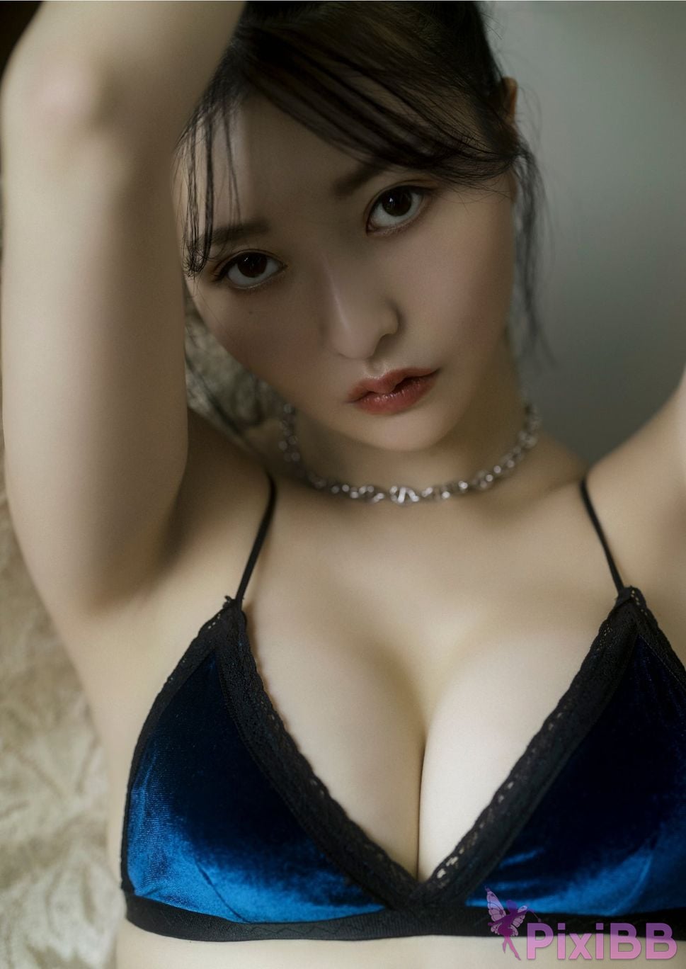 Japanese Idol Moka Hashimoto Moeka Digital only YJ PHOTO BOOK Tomoka SideA looks like hes flirting PixiBB (8)